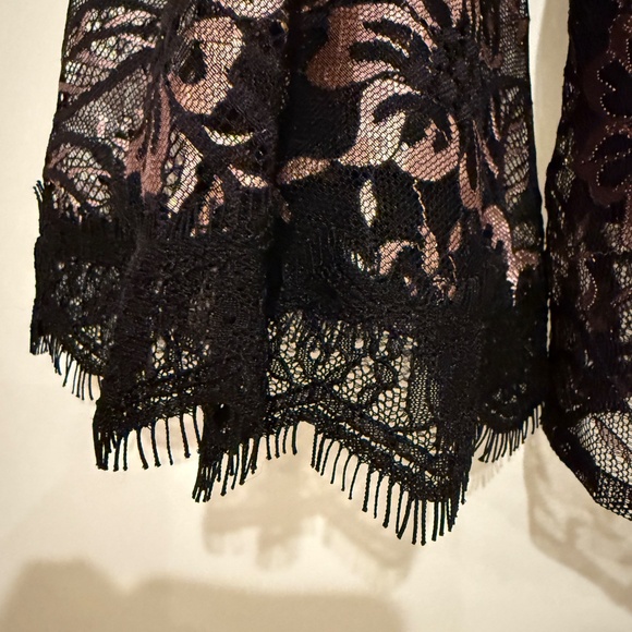 This is a new (with tags) beautiful black and rose gold blouse, size 4, WHBM - Picture 5 of 9